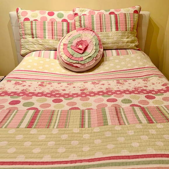 MAGGIE & ZOE double/full comforter set with pillow shams and decorative pillow - Picture 1 of 3